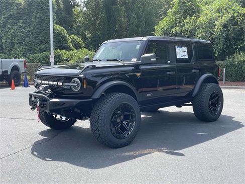 New 2025 Ford Bronco Badlands image 3