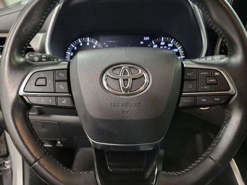 Used 2020 Toyota Highlander XLE AWD/4WD image 24