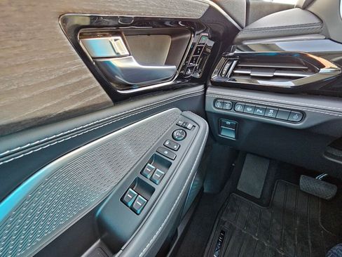 Used 2023 Acura MDX SH-AWD w/ Advance Package image 40