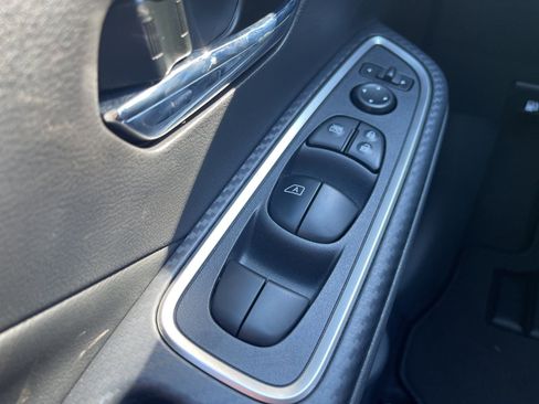 New 2025 Nissan Versa SR image 32