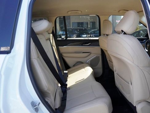 Used 2022 Jeep Grand Cherokee Limited AWD/4WD image 18