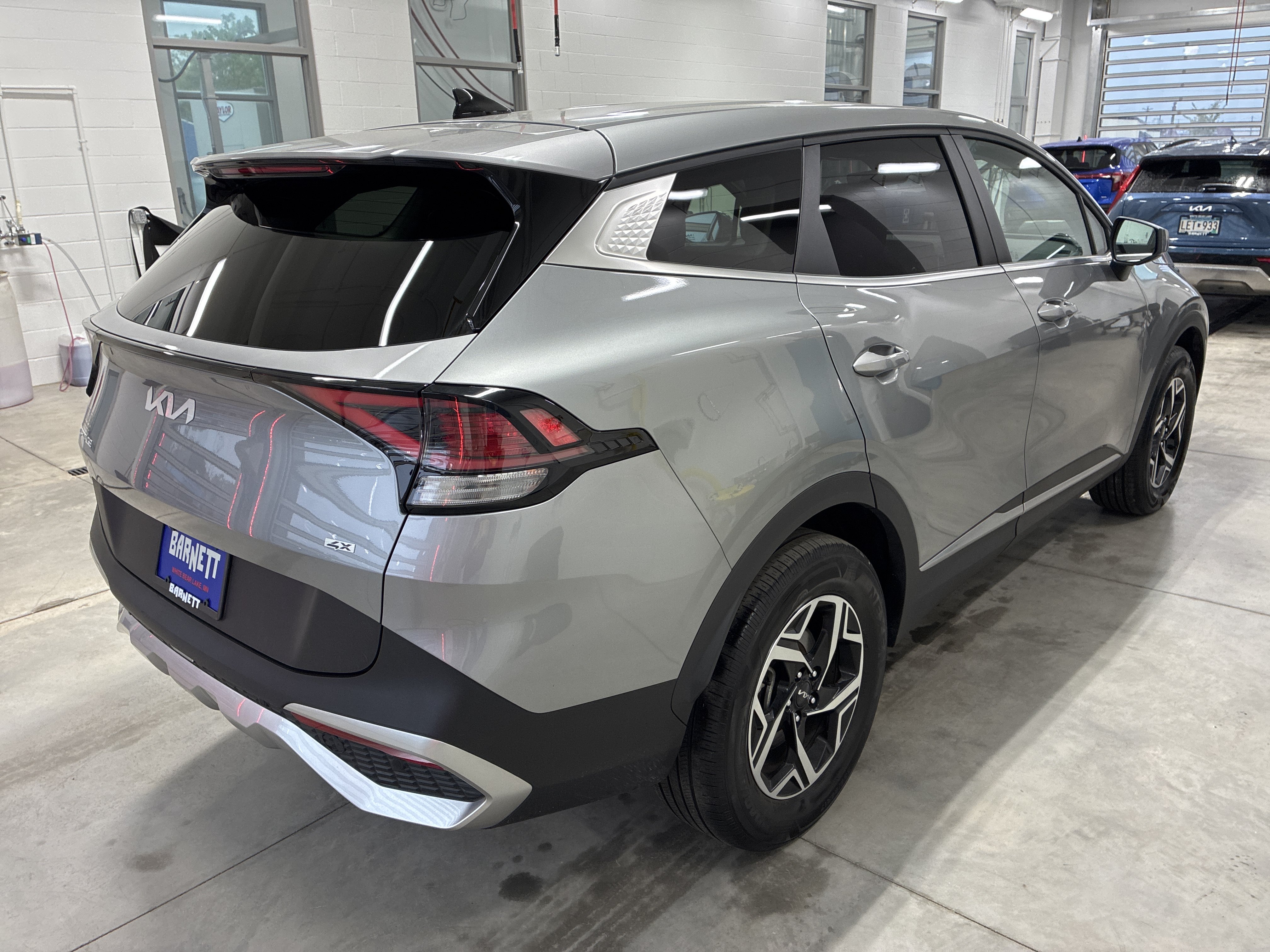 Certified 2025 Kia Sportage LX AWD/4WD image 3