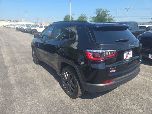 Used 2025 Jeep Compass Limited w/ Sun & Sound Group AWD/4WD image 11
