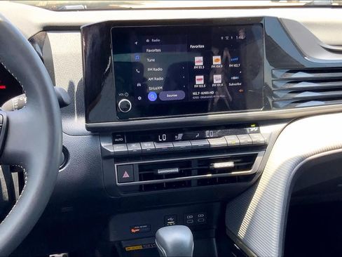 Used 2025 Toyota Camry SE w/ Convenience Package FWD image 7
