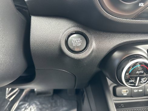 Used 2023 Hyundai Venue Limited FWD image 48