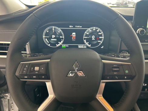New 2025 Mitsubishi Outlander SE image 42
