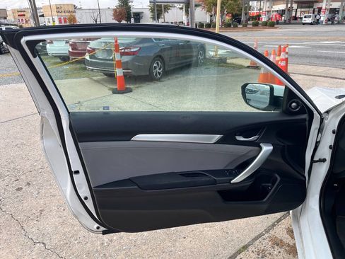 Used 2018 Honda Civic EX-T image 8