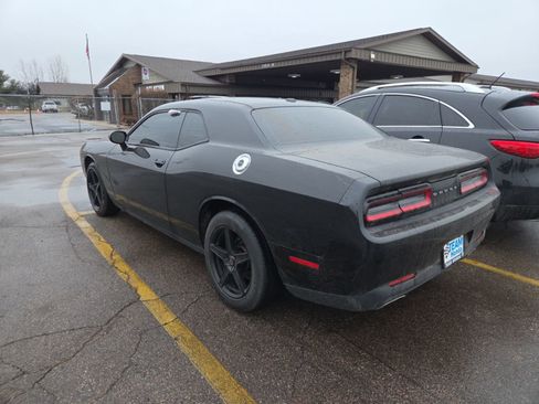 Used 2015 Dodge Challenger SXT image 6