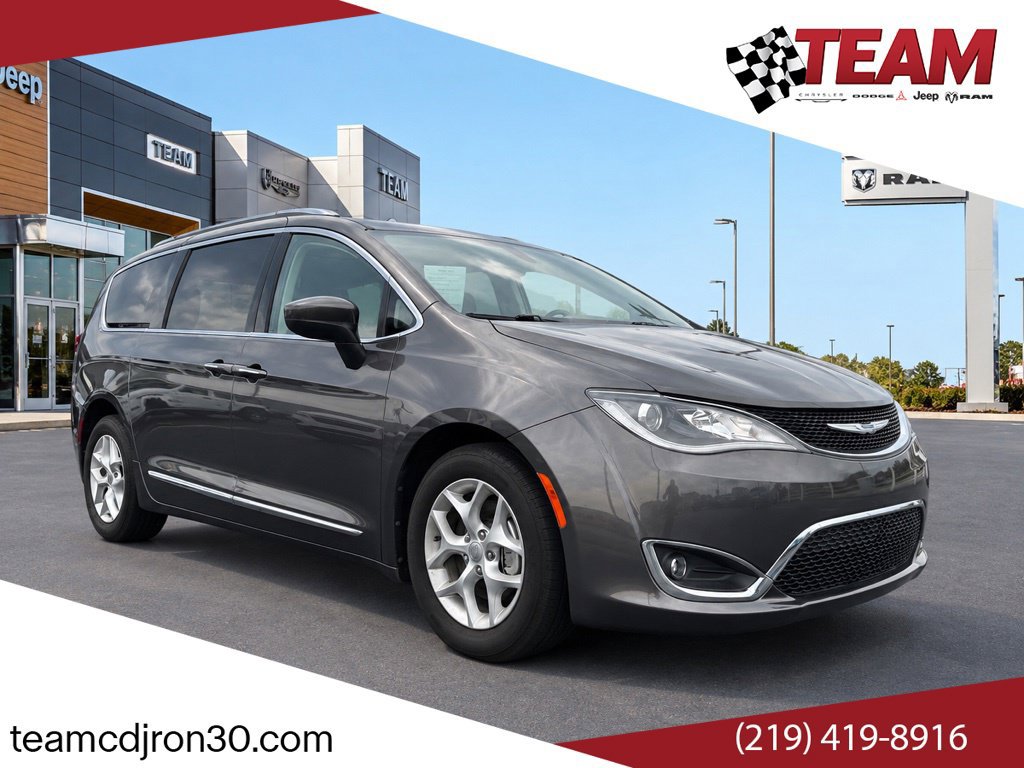 Used 2017 Chrysler Pacifica Touring Plus w/ Tire & Wheel Group FWD image 1