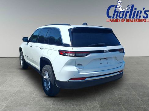 Used 2025 Jeep Grand Cherokee Laredo w/ Luxury Tech Group I AWD/4WD image 5