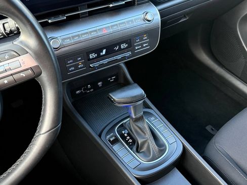 Used 2025 Hyundai Kona SEL FWD image 17