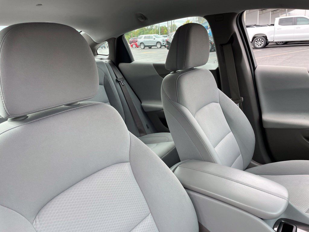 Used 2025 Chevrolet Malibu LT FWD image 12