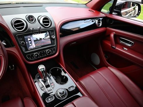 Used 2019 Bentley Bentayga AWD/4WD image 37