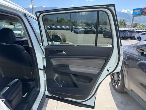 Used 2023 Volkswagen Atlas SEL AWD/4WD image 31