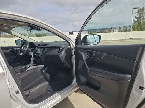 Used 2020 Nissan Rogue Sport S image 12