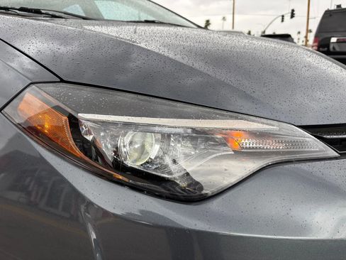 Used 2017 Toyota Corolla SE FWD image 40