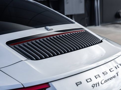 Certified 2018 Porsche 911 Carrera T RWD image 16