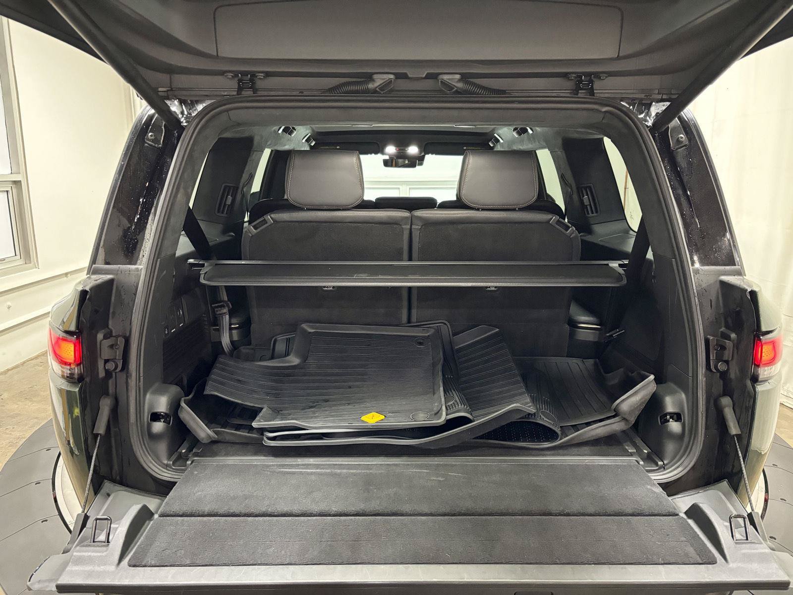 Used 2025 Rivian R1S Premium Dual AWD/4WD image 49