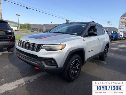 Used 2025 Jeep Compass Trailhawk w/ Trailhawk Elite Group AWD/4WD image 1
