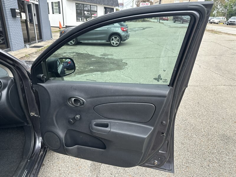 Used 2015 Nissan Versa S Plus FWD image 29