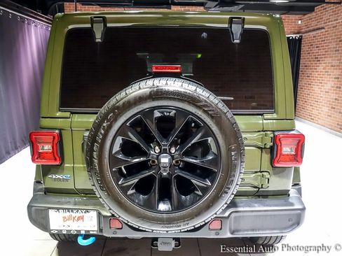 Used 2024 Jeep Wrangler Unlimited Sahara w/ Technology Group image 9