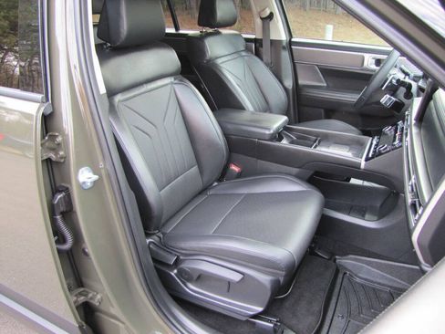 Used 2025 Hyundai Santa Fe SEL FWD image 15