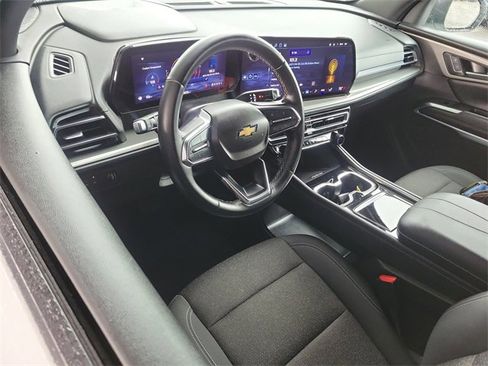 Certified 2024 Chevrolet Traverse LT image 6