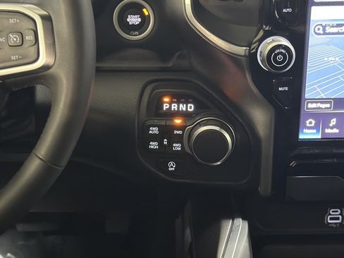 Used 2025 RAM 1500 Big Horn AWD/4WD image 32