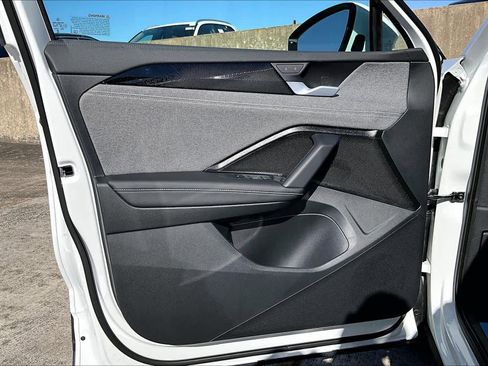 New 2026 Volkswagen Tiguan S image 10