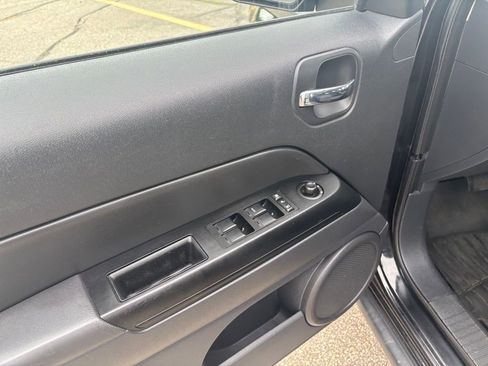 Used 2010 Jeep Patriot Sport AWD/4WD image 13