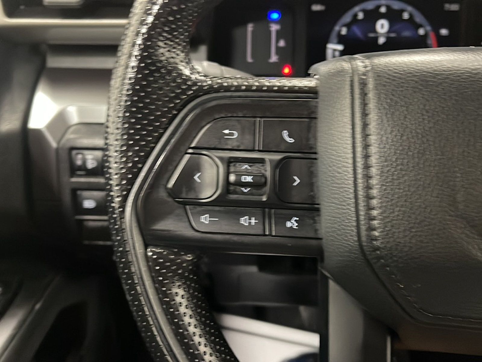 Used 2025 Toyota Tacoma SR5 AWD/4WD image 6