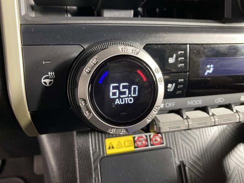 Used 2025 Toyota Tacoma Limited AWD/4WD image 21