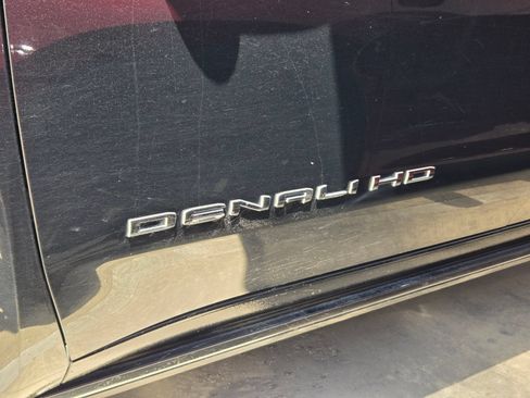 Used 2021 GMC Sierra 2500 Denali w/ Denali Black Diamond Edition AWD/4WD image 5