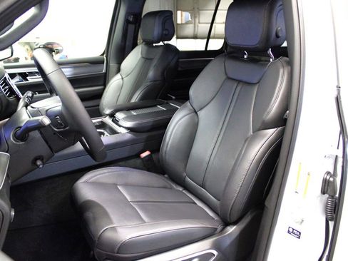 New 2025 Jeep Wagoneer L Series II image 27