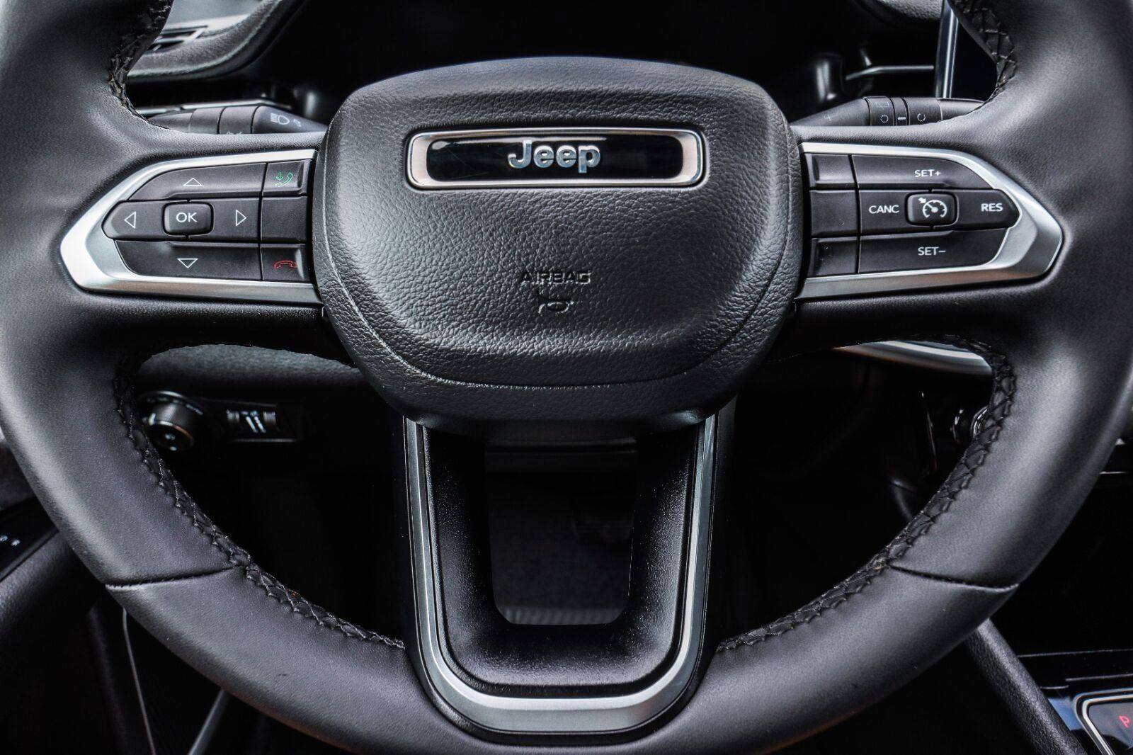 Used 2024 Jeep Compass Latitude AWD/4WD image 15