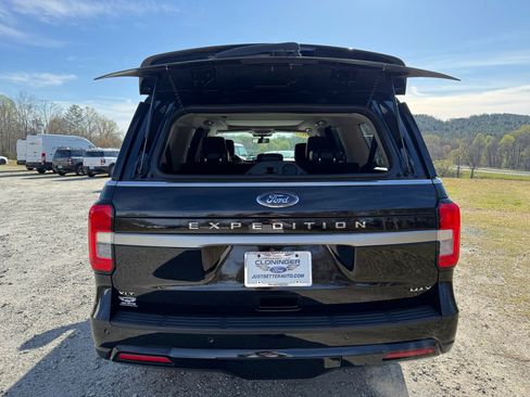 Used 2023 Ford Expedition Max XLT image 7