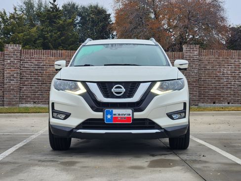 Used 2017 Nissan Rogue SL image 2