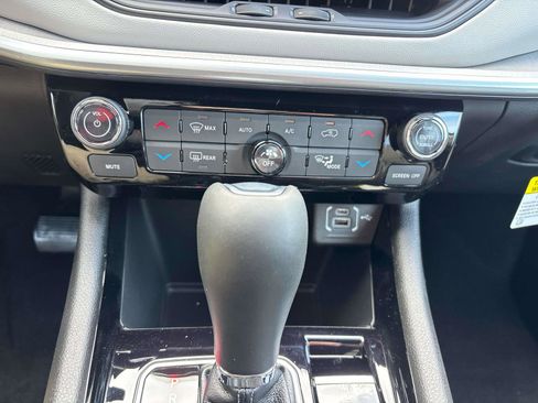 New 2026 Jeep Compass Limited image 12