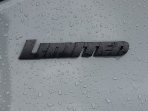 Used 2024 Toyota Tundra Limited AWD/4WD image 19
