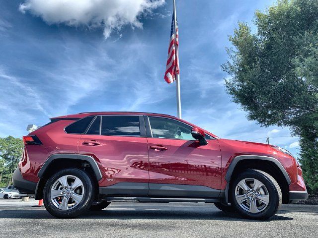 Used 2025 Toyota RAV4 LE AWD/4WD image 9