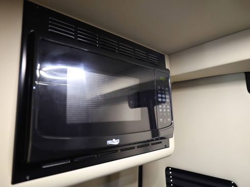 Used 2024 Mercedes-Benz Sprinter 3500 image 34