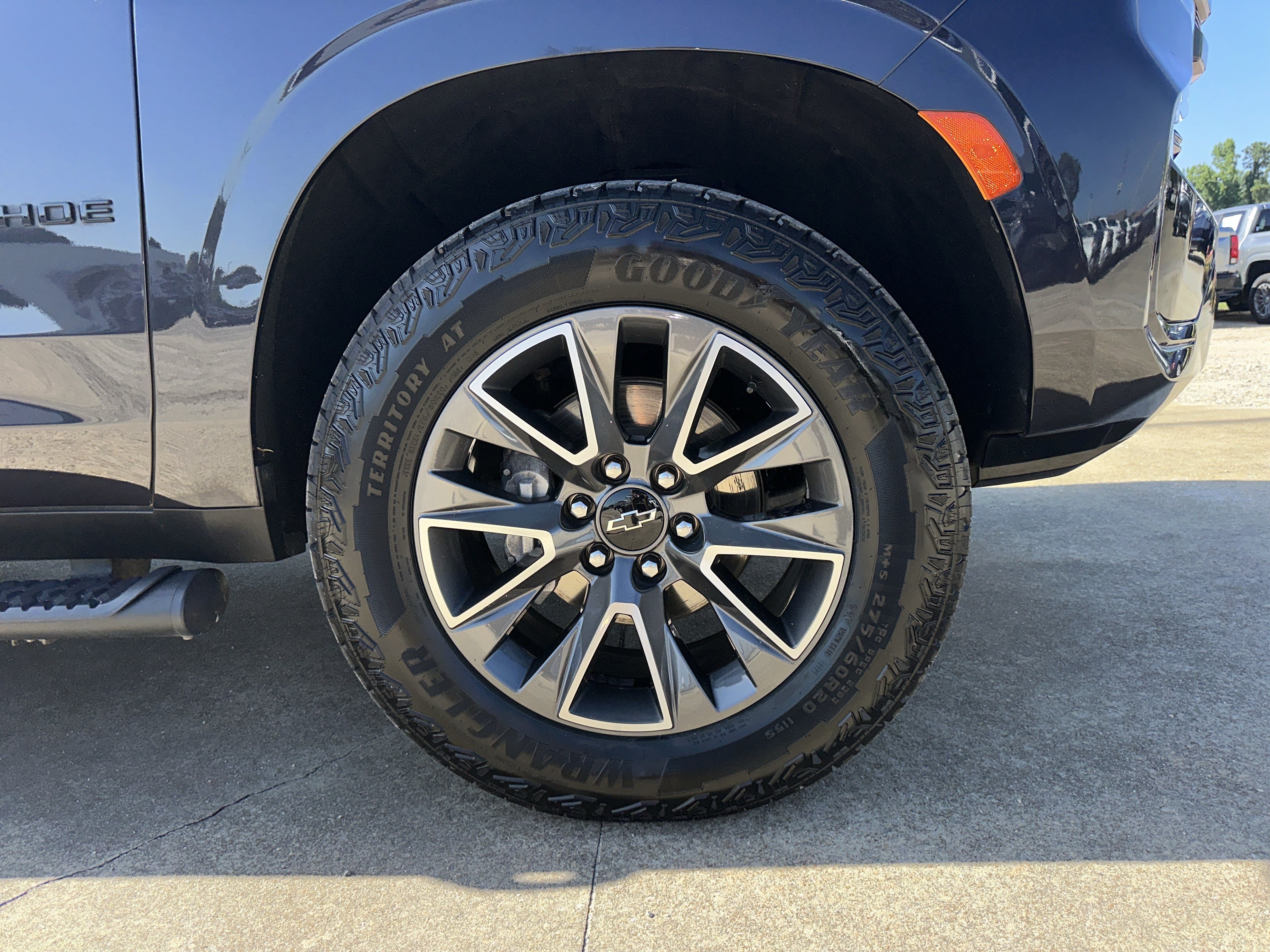 Certified 2024 Chevrolet Tahoe Z71 w/ Luxury Package AWD/4WD image 13