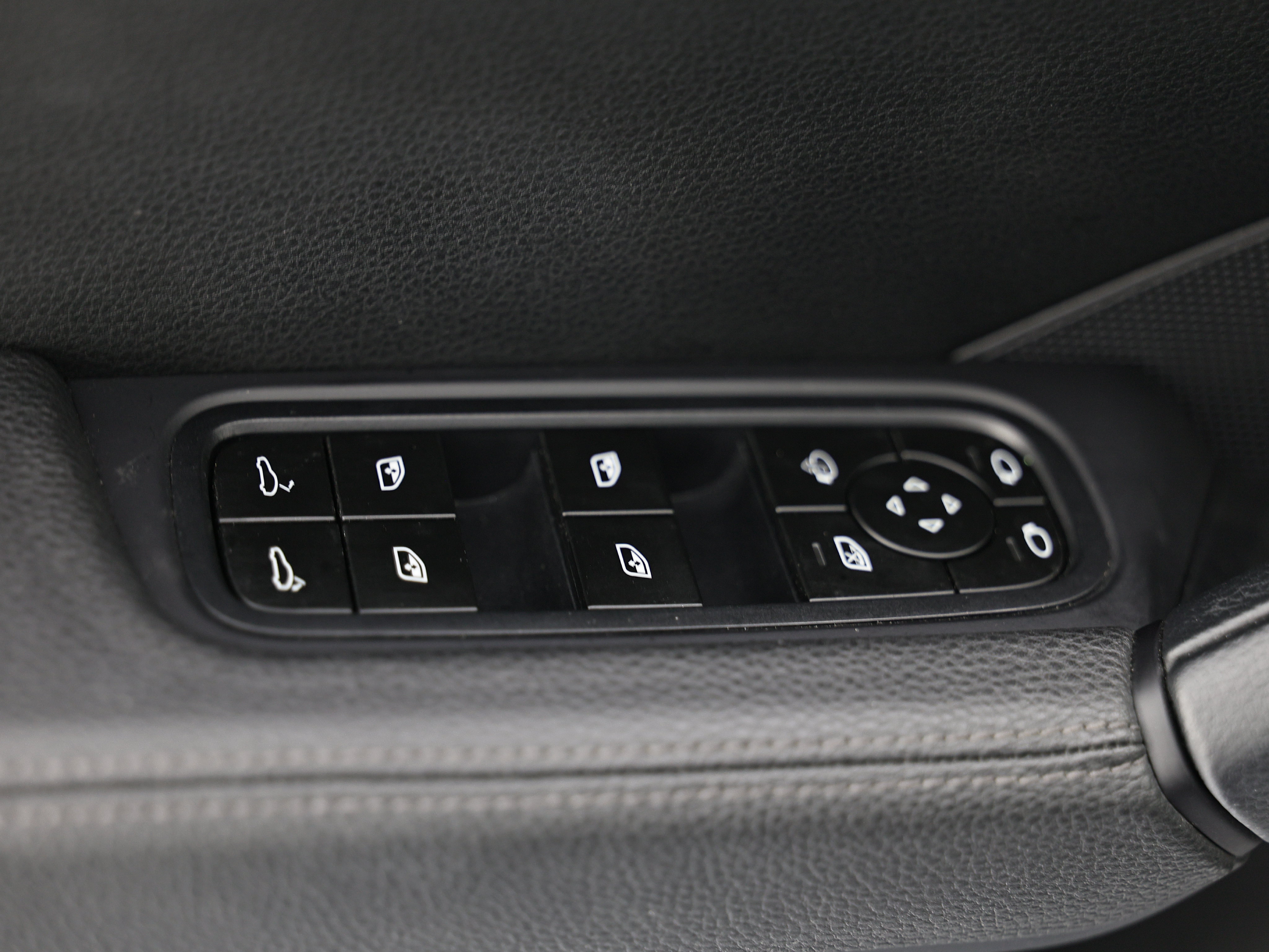 Used 2024 Porsche Cayenne AWD/4WD image 20