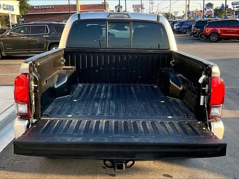 Used 2022 Toyota Tacoma SR AWD/4WD image 38