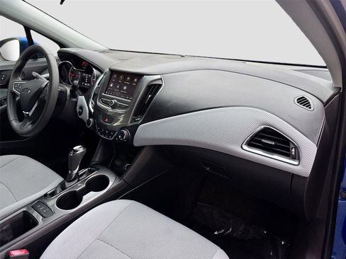 Used 2019 Chevrolet Cruze LT w/ Convenience Package FWD image 28