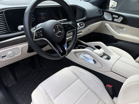 Used 2025 Mercedes-Benz GLS 450 4MATIC image 14