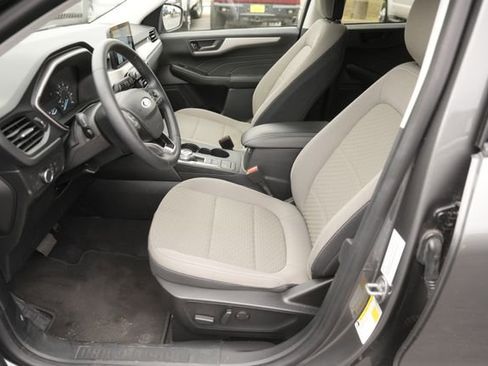 Used 2022 Ford Escape SE w/ SE Sport Appearance Package image 9