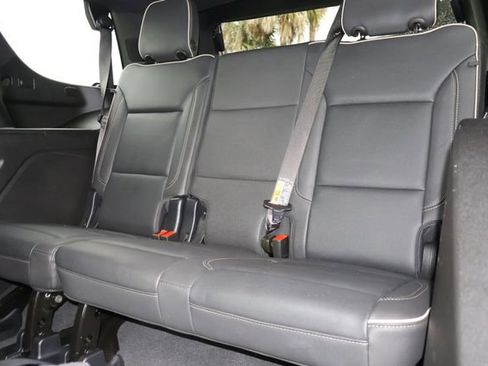 Used 2025 GMC Yukon Elevation AWD/4WD image 19