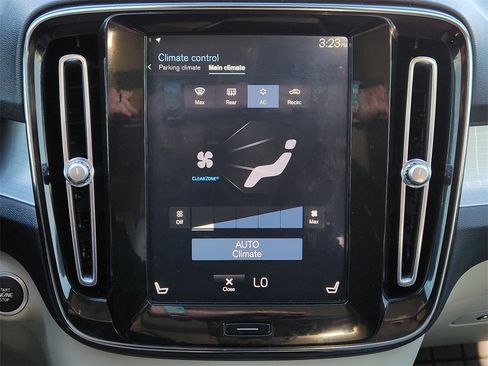 Used 2020 Volvo XC40 T5 Momentum w/ Protection Package Premier image 19