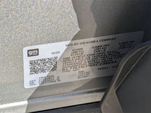 Used 2025 Chevrolet Trax LT w/ LT Convenience Package image 33